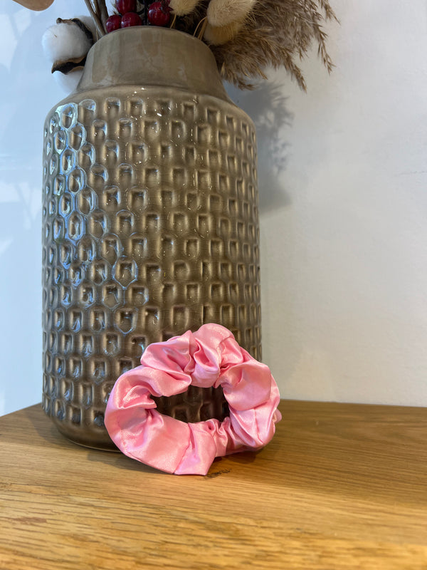 Shiny Scrunchie Pink