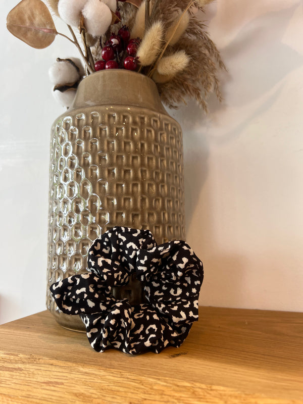 Scrunchie mit feinem Leomuster Schwarz