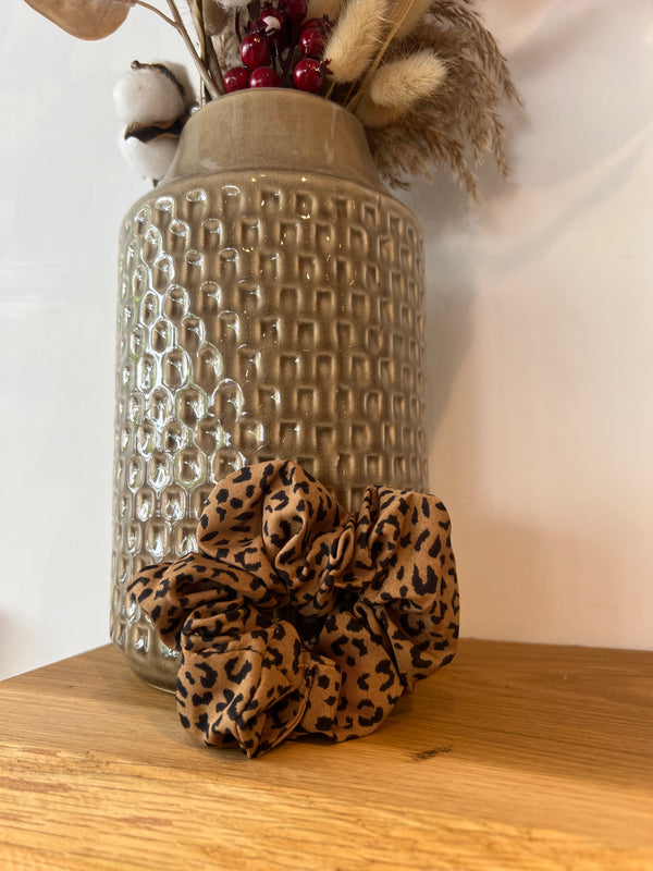 Scrunchie mit feinem Leomuster Camel