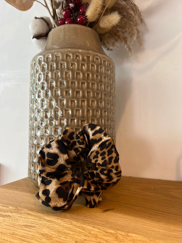 Scrunchie mit Leomuster Camel/Beige
