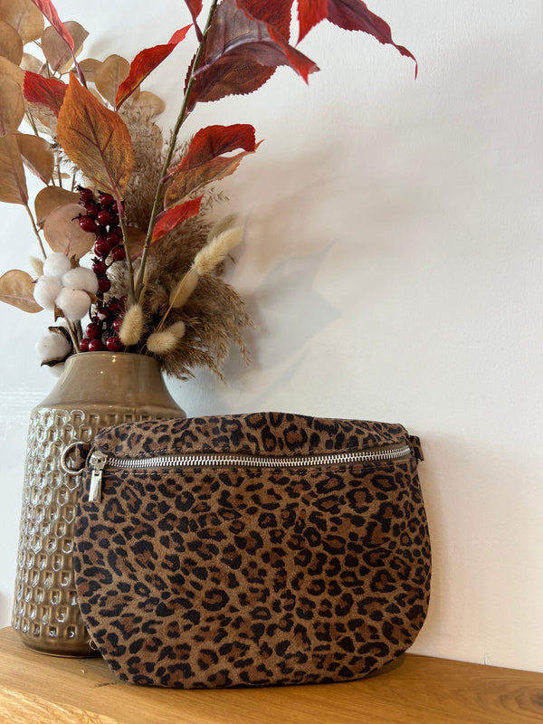 Velours Crossbody Bag mit Leomuster Camel