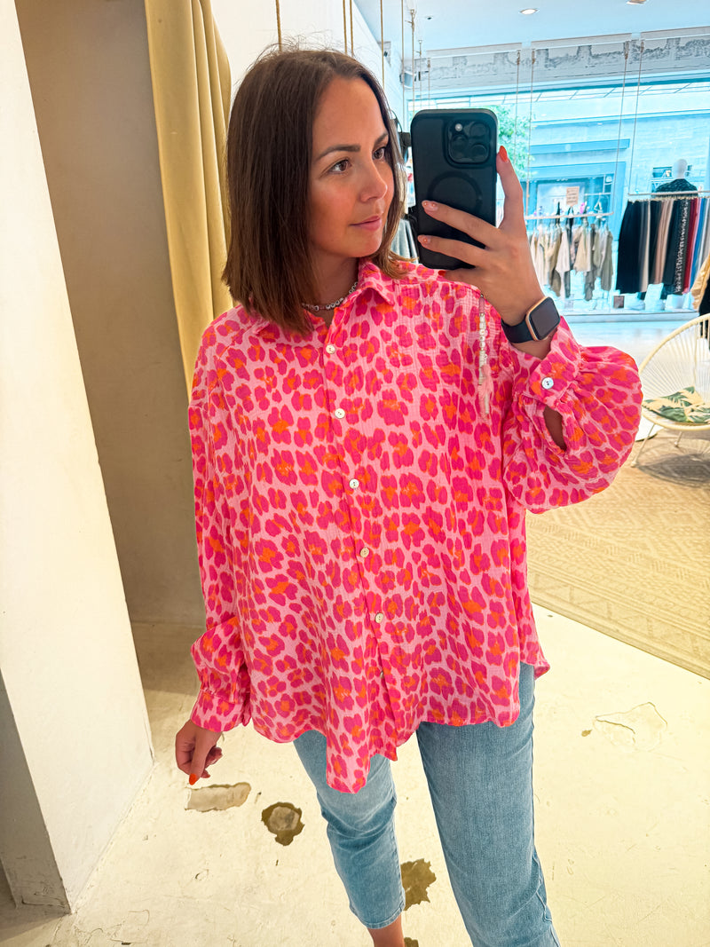 Kurze Waffle Bluse mit Leomuster Pink