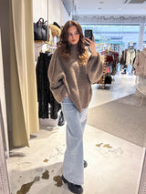 Oversized Strickpullover mit Stehkragen Hellbraun