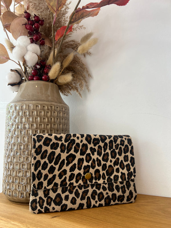 Clutch mit Leomuster Beige