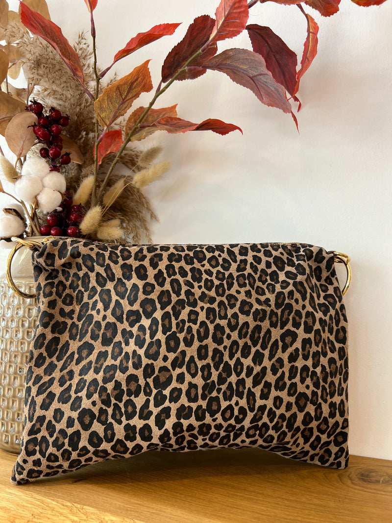Eckige Schultertasche mit Leomuster Camel