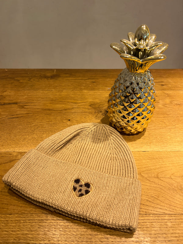 Beanie mit Herz Taupe