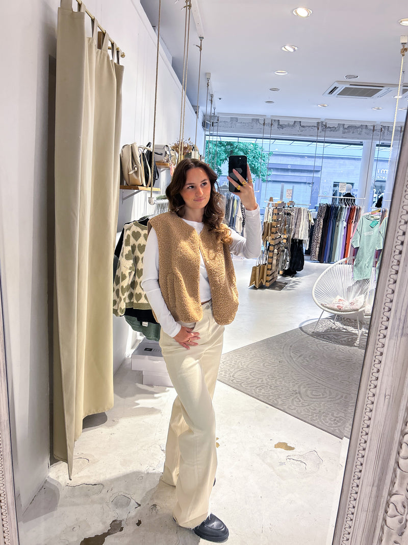 Kurze Teddy Weste mit Knopfleiste Camel