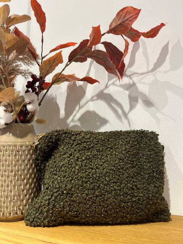 Eckige Teddy Schultertasche Olive
