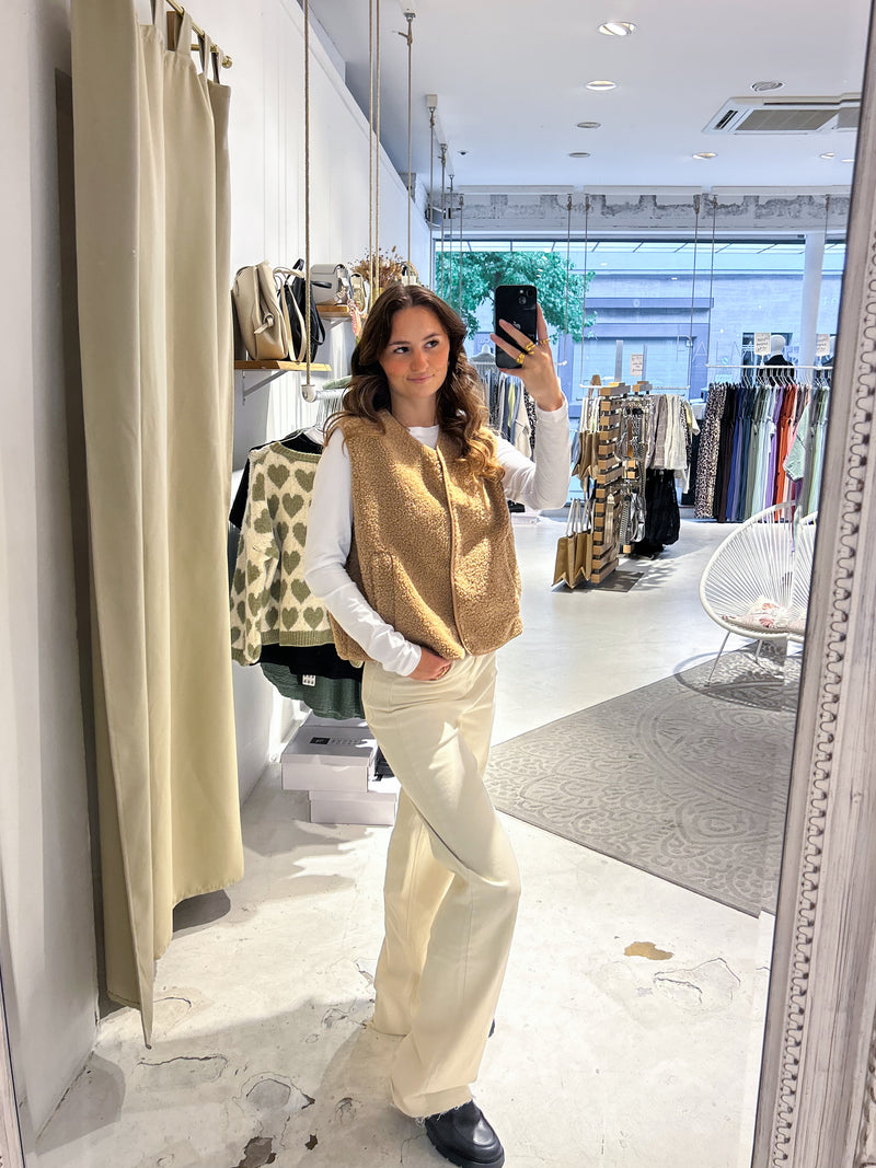Kurze Teddy Weste mit Knopfleiste Camel