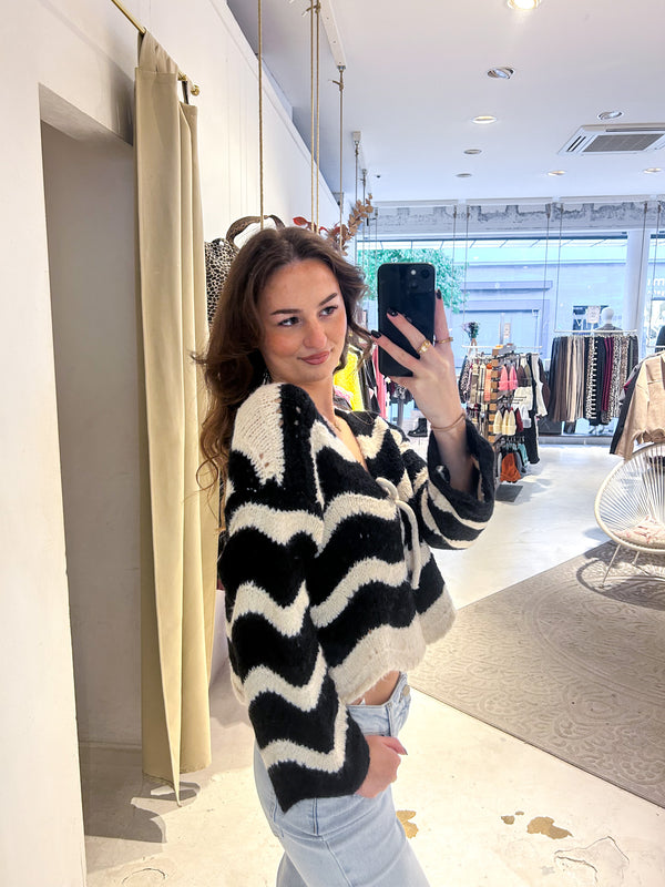 Kurze Oversized Strickjacke mit Wellenmuster Beige/Schwarz