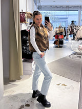 Kurze Teddy Weste mit Knopfleiste und Streifen Camel