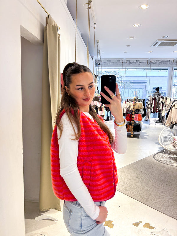 Kurze Teddy Weste mit Knopfleiste und Streifen Pink