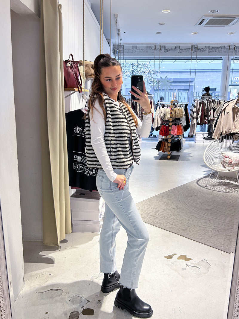 Kurze Teddy Weste mit Knopfleiste und Streifen Creme/Braun