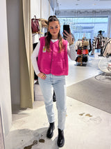 Kurze Teddy Weste mit Knopfleiste und Smiley Pink