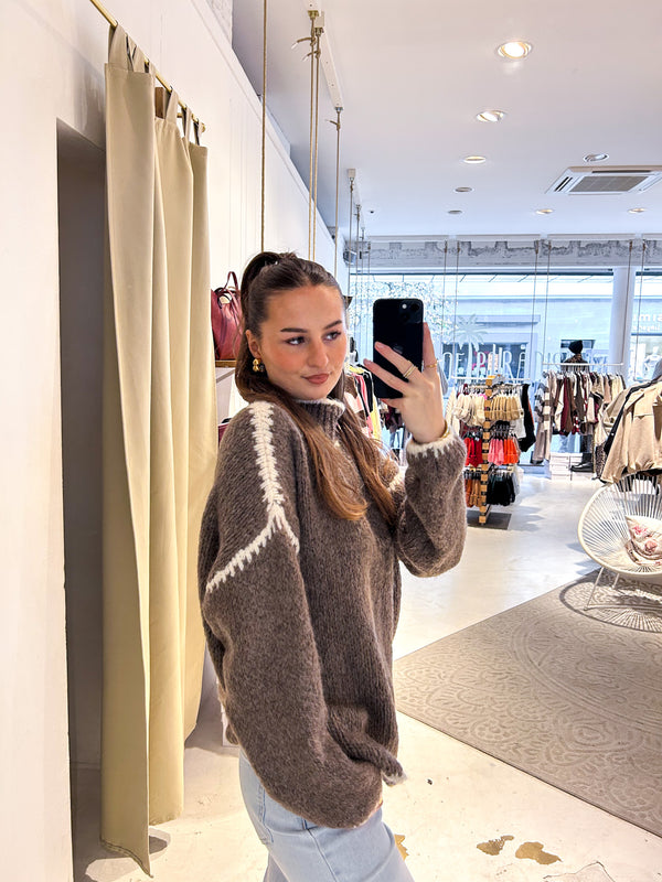 Strickpullover mit farbiger Naht Braun