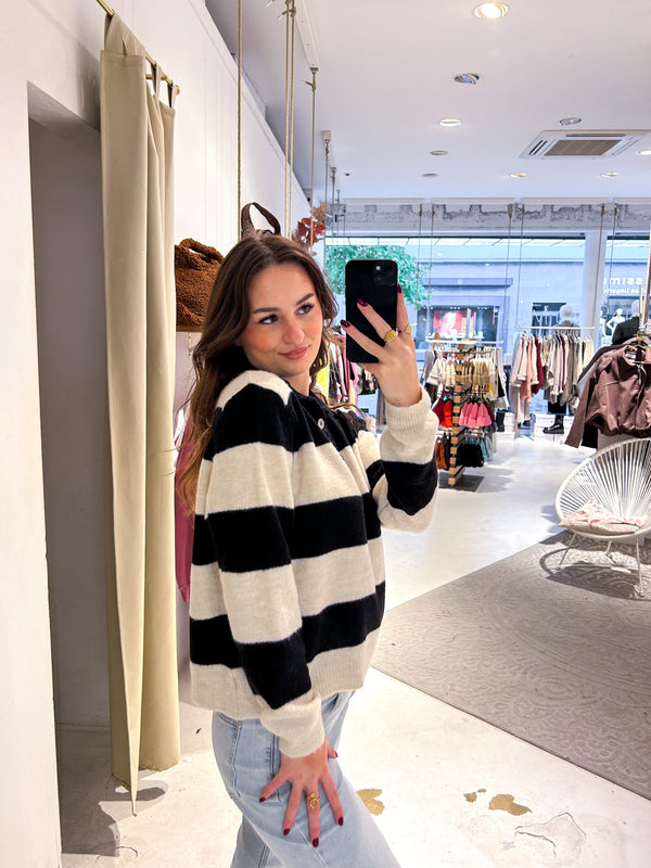 Gestreifter Strickpullover mit Kragen Schwarz