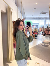 Kurze Silky Bluse Olive