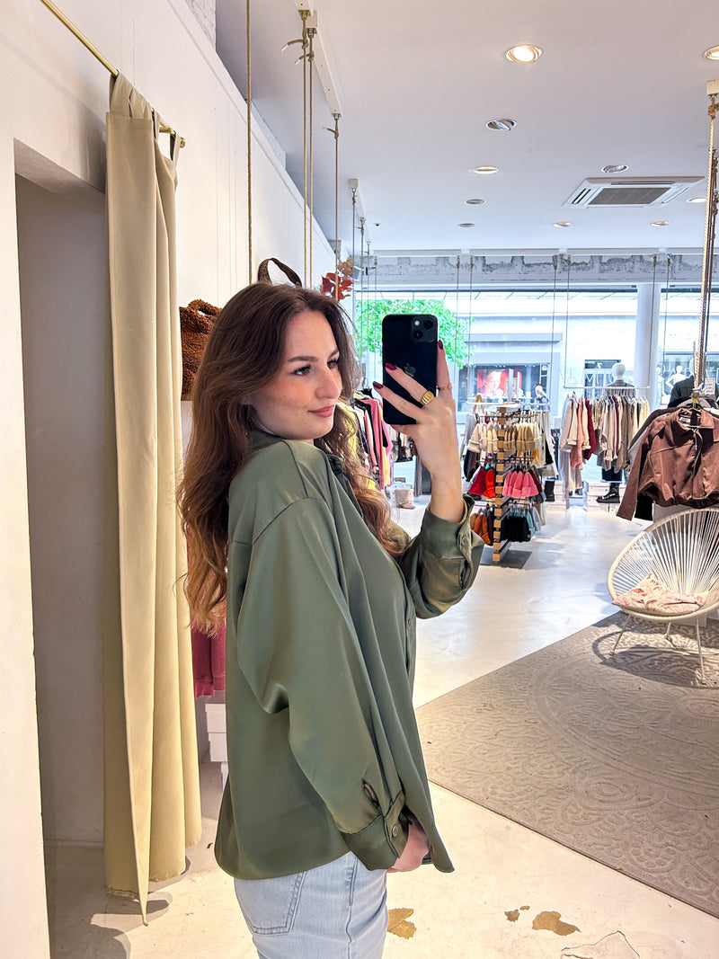 Kurze Silky Bluse Olive
