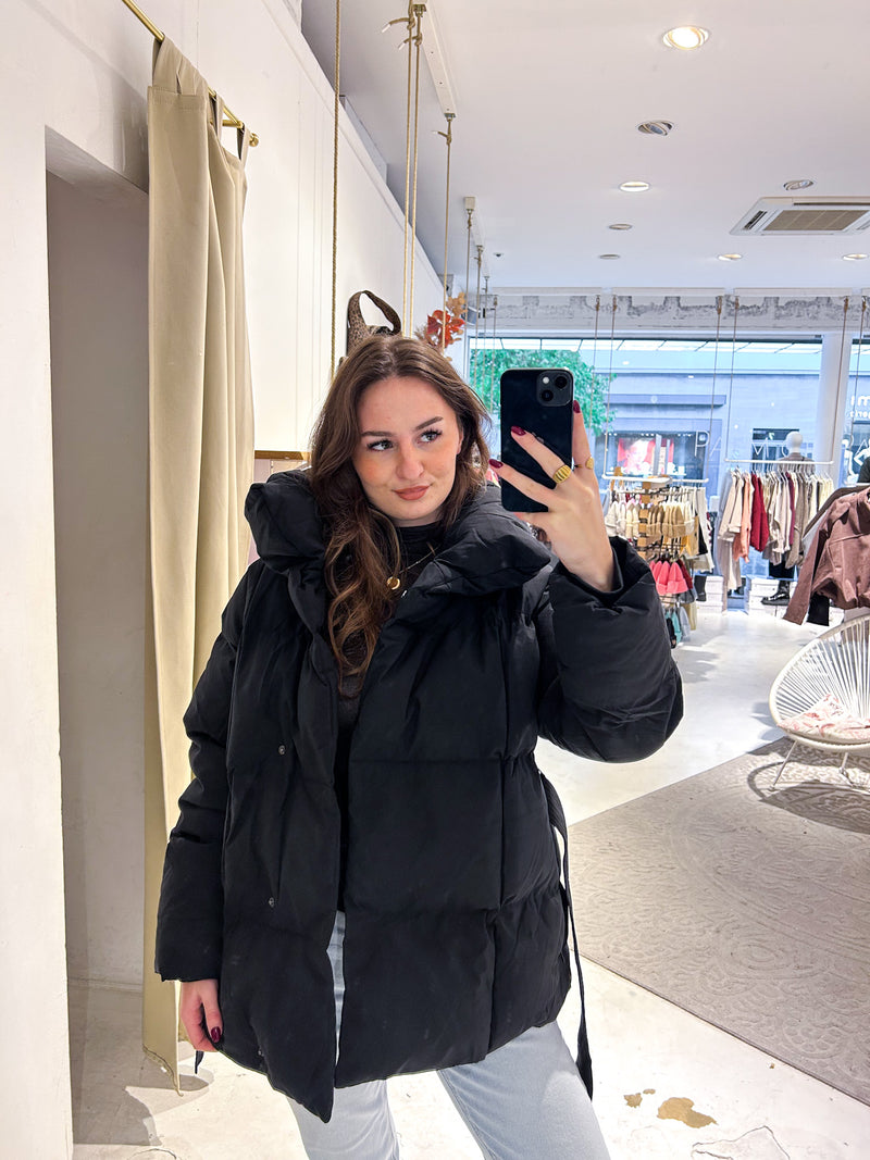 Kurze Puffer Winterjacke Schwarz