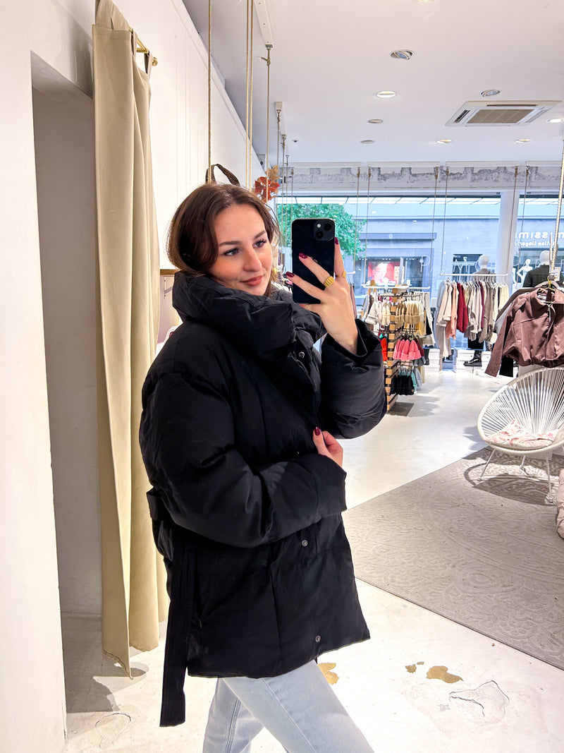Kurze Puffer Winterjacke Schwarz
