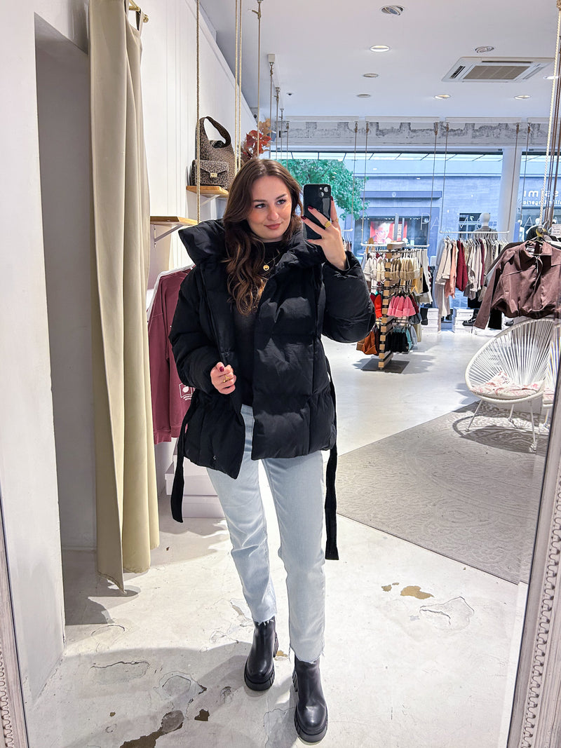 Kurze Puffer Winterjacke Schwarz