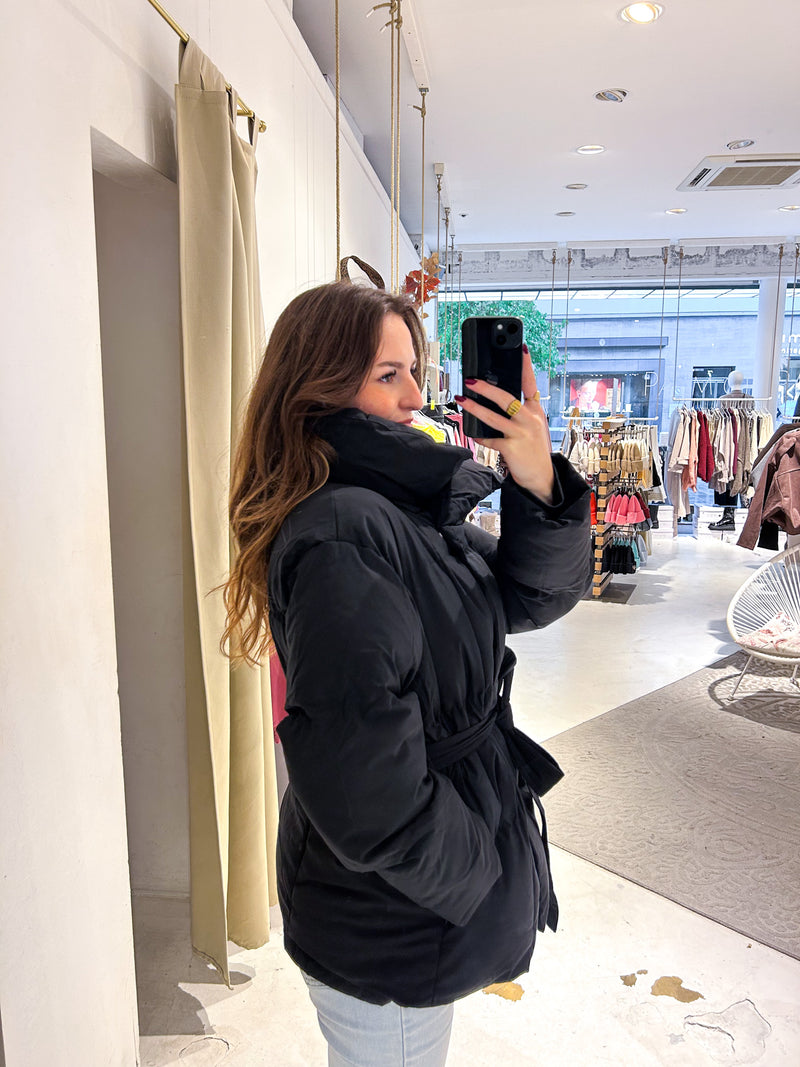 Kurze Puffer Winterjacke Schwarz