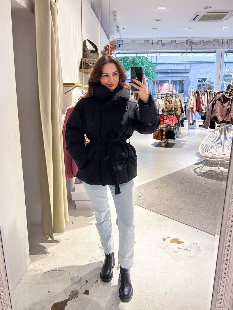 Kurze Puffer Winterjacke Schwarz