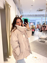 Kurze Puffer Winterjacke Beige