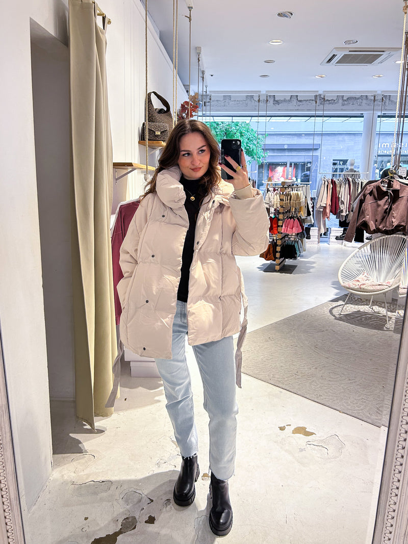 Kurze Puffer Winterjacke Beige