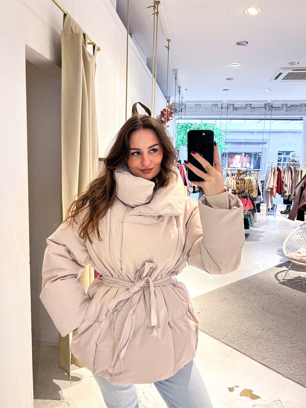 Kurze Puffer Winterjacke Beige