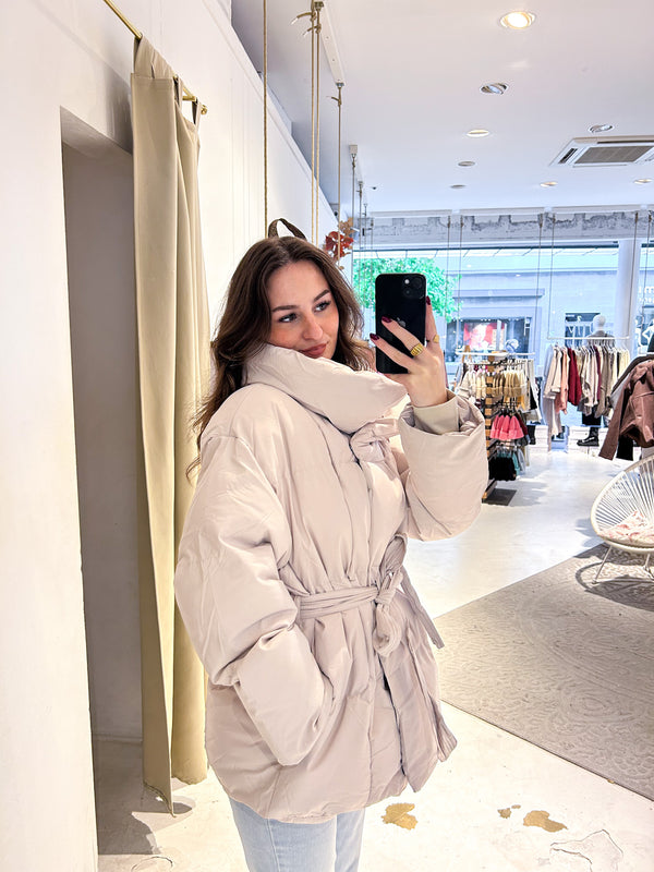 Kurze Puffer Winterjacke Beige