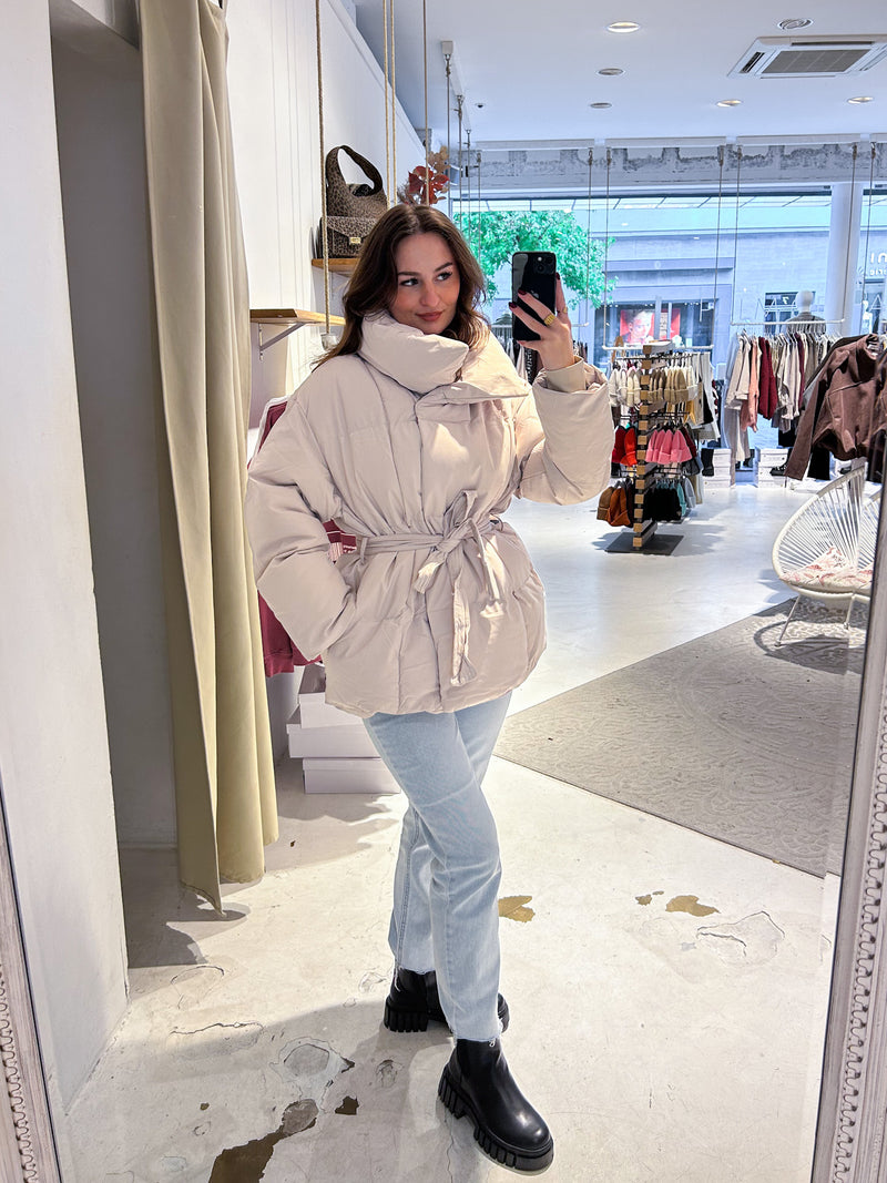 Kurze Puffer Winterjacke Beige