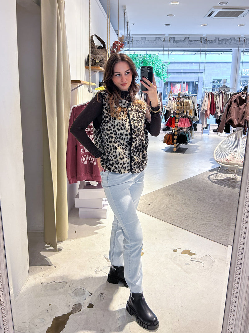 Teddy Weste mit Knopfleiste und Leomuster Beige