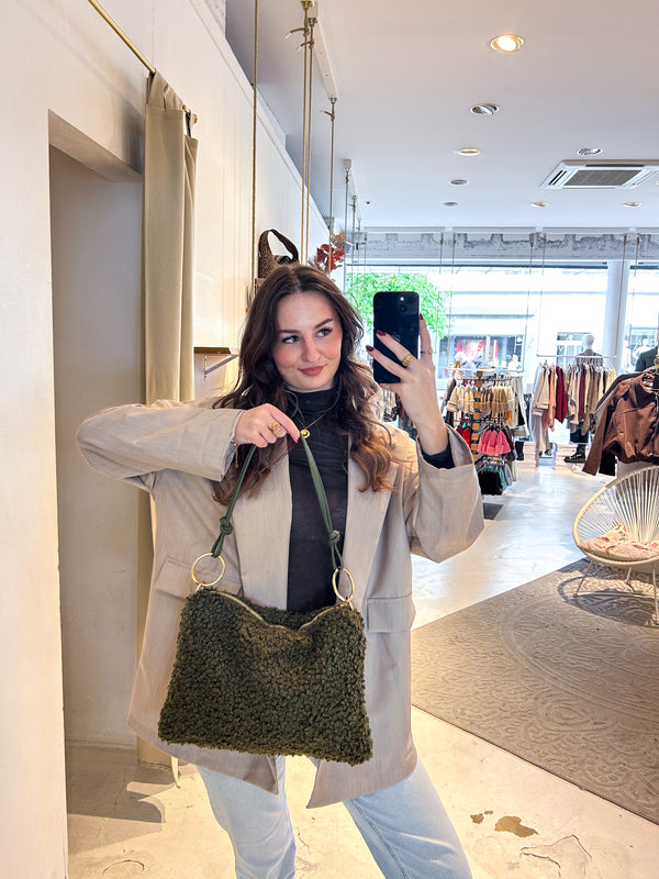 Eckige Teddy Schultertasche Olive