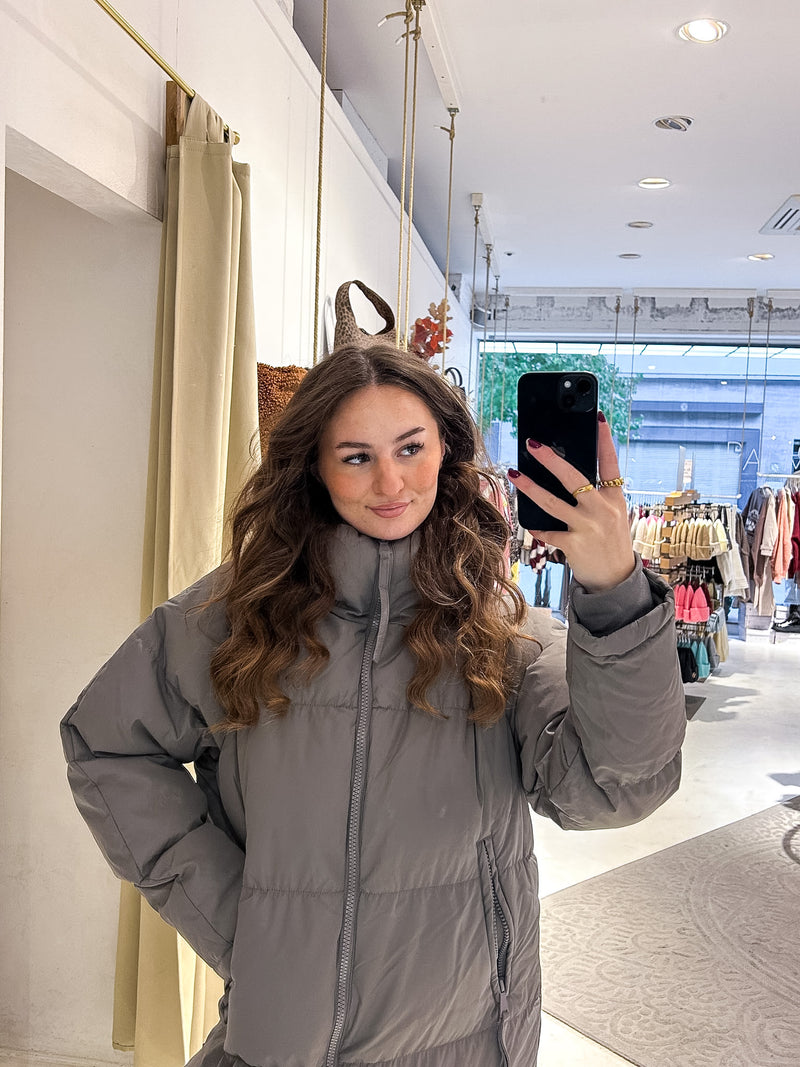Lange Puffer Winterjacke Grau