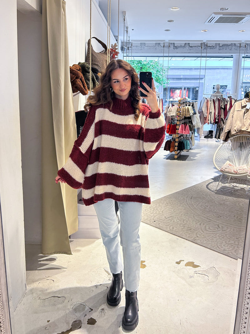 Oversized Strickpullover Gestreift mit Stehkragen Weinrot
