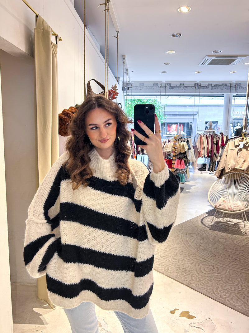 Oversized Strickpullover Gestreift mit Stehkragen Schwarz