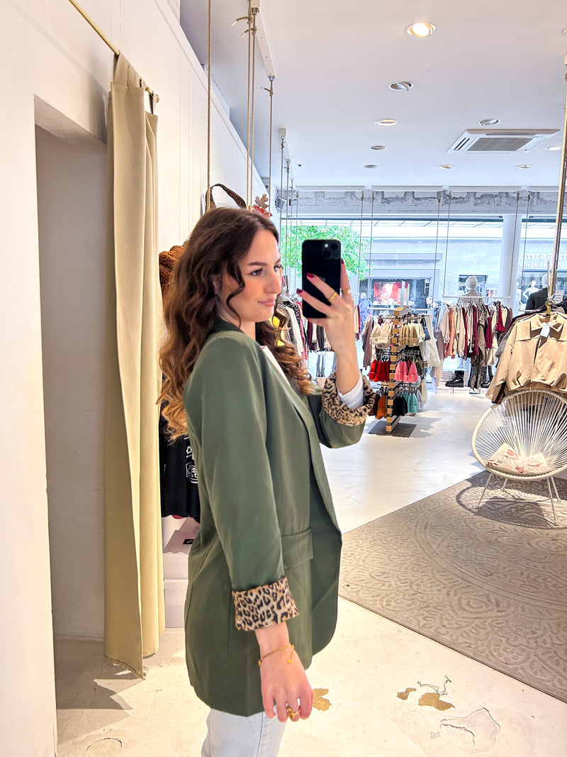 Oversized Blazer mit Leomuster Olive