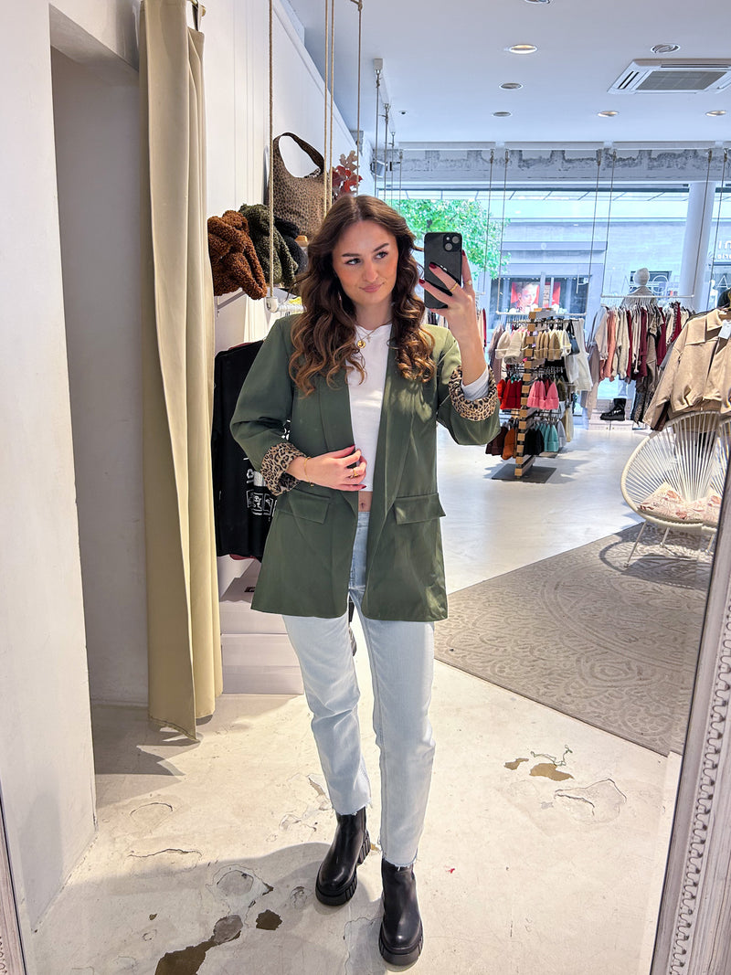 Oversized Blazer mit Leomuster Olive