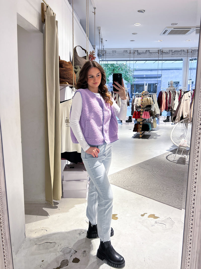 Kurze Teddy Weste mit Knopfleiste Flieder