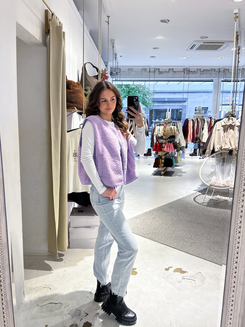 Kurze Teddy Weste mit Knopfleiste Flieder