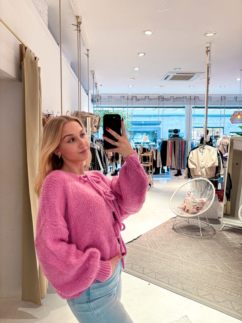 Kurze Oversized Strickjacke mit Schleifen Pink