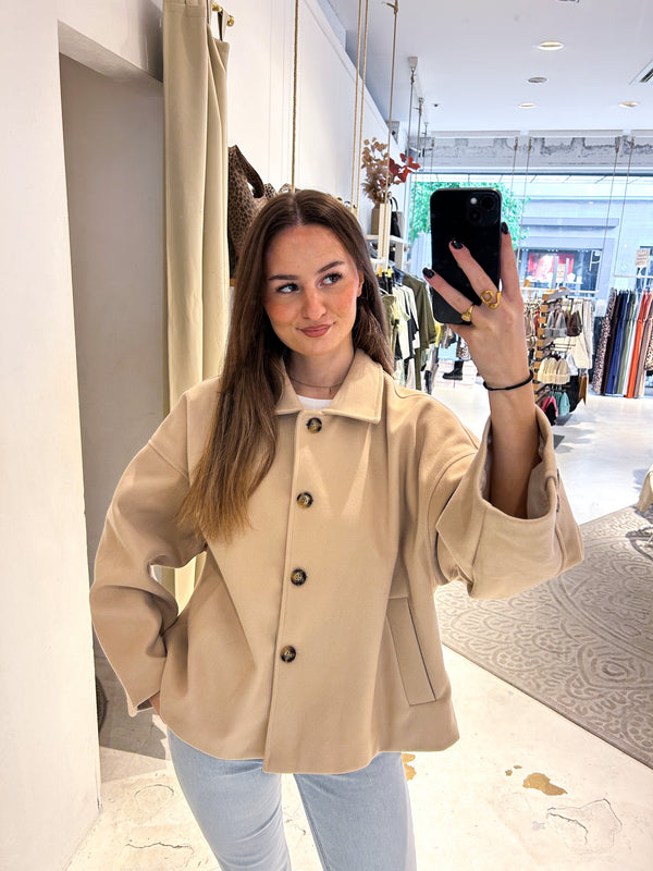 Kurzer Mantel Beige