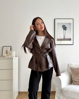 Kurzer Kunstleder Trenchcoat Braun