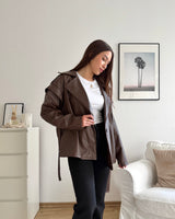 Kurzer Kunstleder Trenchcoat Braun