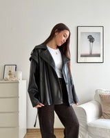 Kurzer Kunstleder Trenchcoat Schwarz