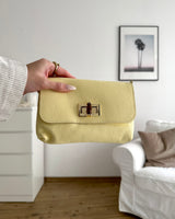 Clutch Bag mit Holzverschluss Gelb
