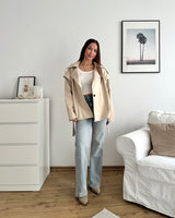 Kurzer Kunstleder Trenchcoat Beige
