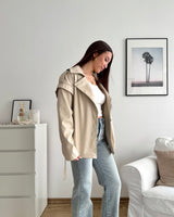Kurzer Kunstleder Trenchcoat Beige