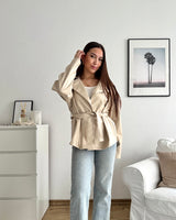 Kurzer Kunstleder Trenchcoat Beige